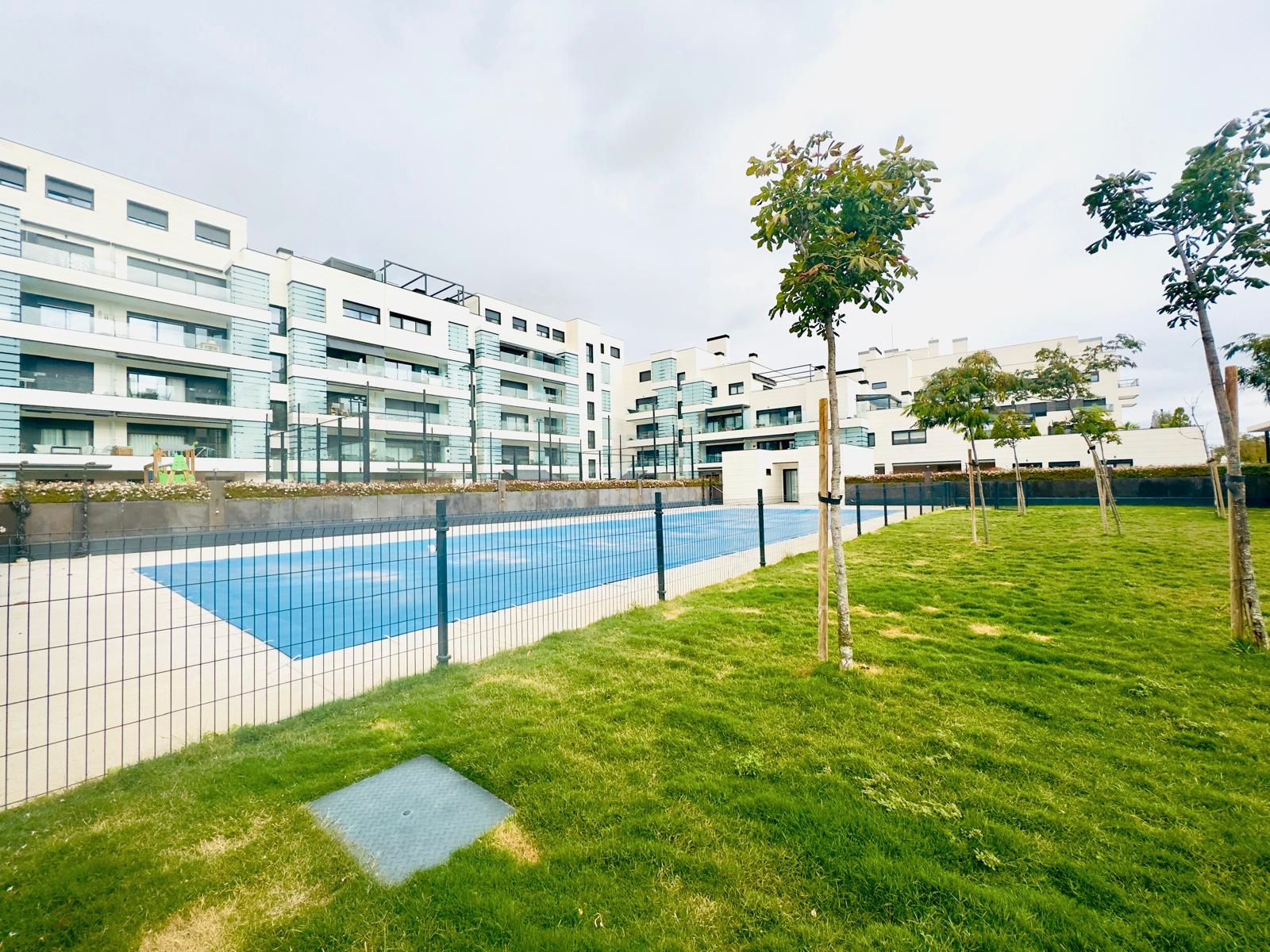 Swimming pool of Flat for sale in Alcalá de Henares  with Air Conditioner, Heating and Private garden