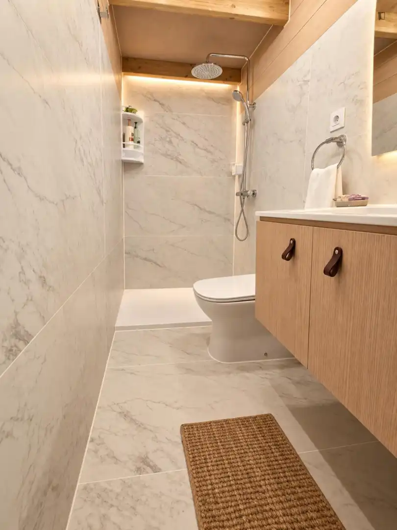 Bathroom of Apartments for rent in Latina