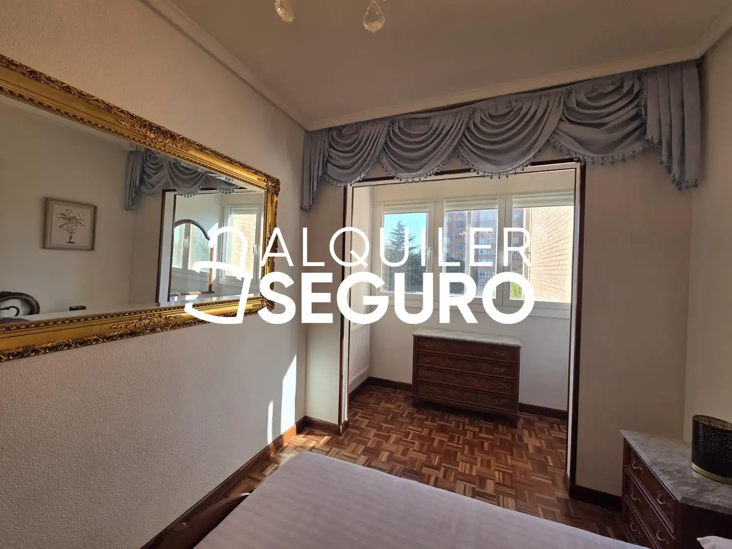 Bedroom of Flat for rent in Burgos  with Heating, Terrace and Furnished