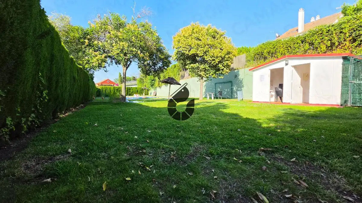 Jardín de Casa adosada en venta en Mairena del Aljarafe con Aire acondicionado, Jardín privado y Trastero