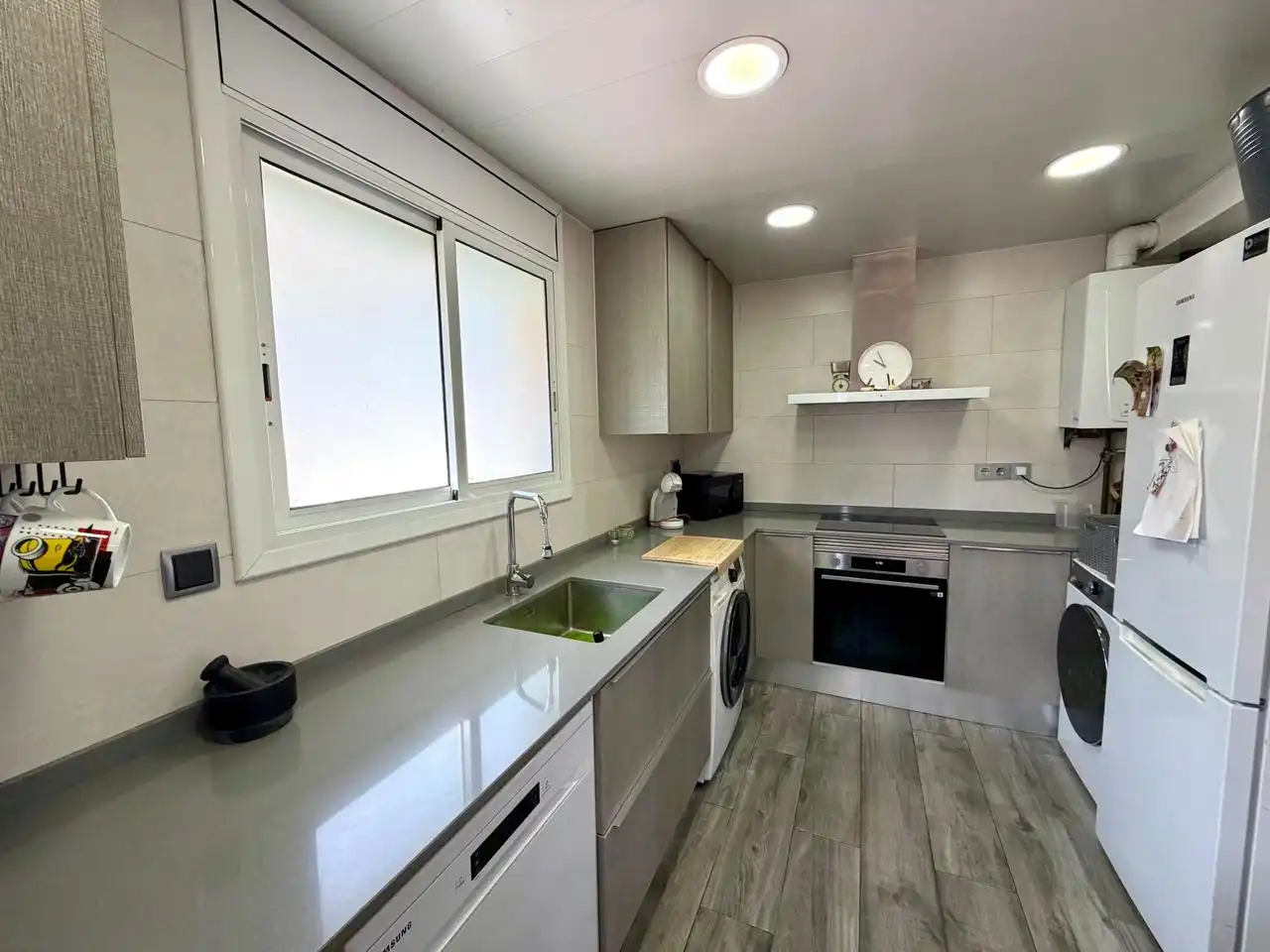 Cocina de Casa adosada en venta en Montcada i Reixac con Aire acondicionado, Calefacción y Jardín privado