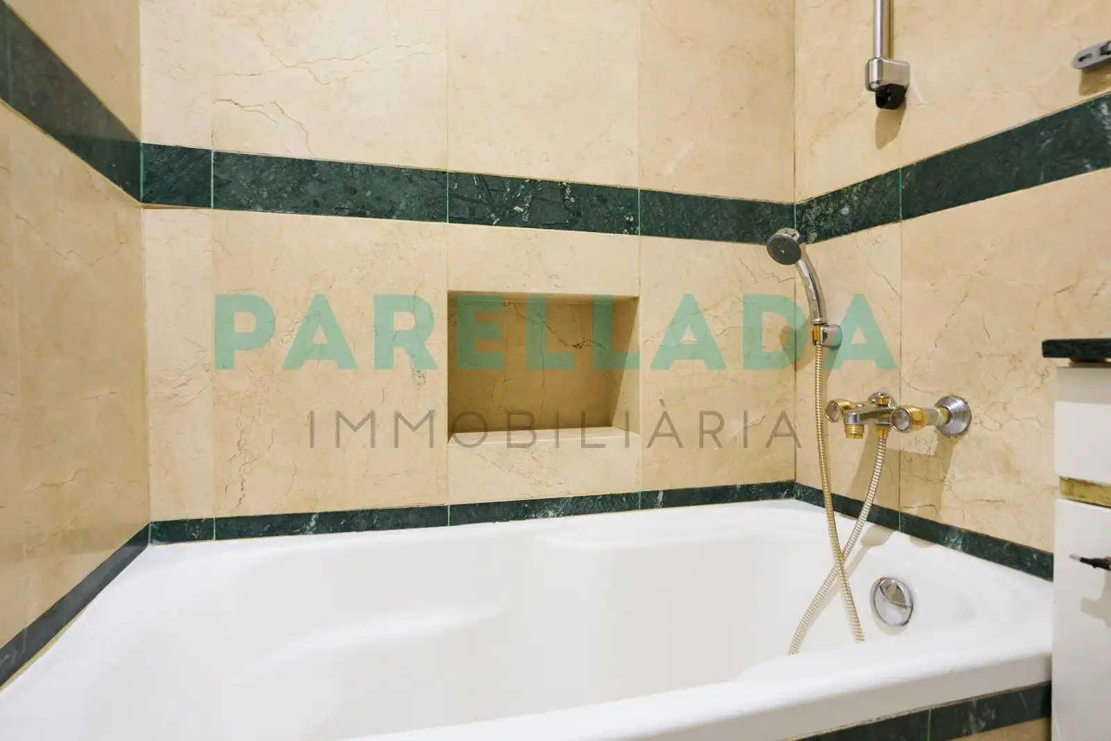 Bathroom of Flat for sale in Badalona  with Air Conditioner and Balcony