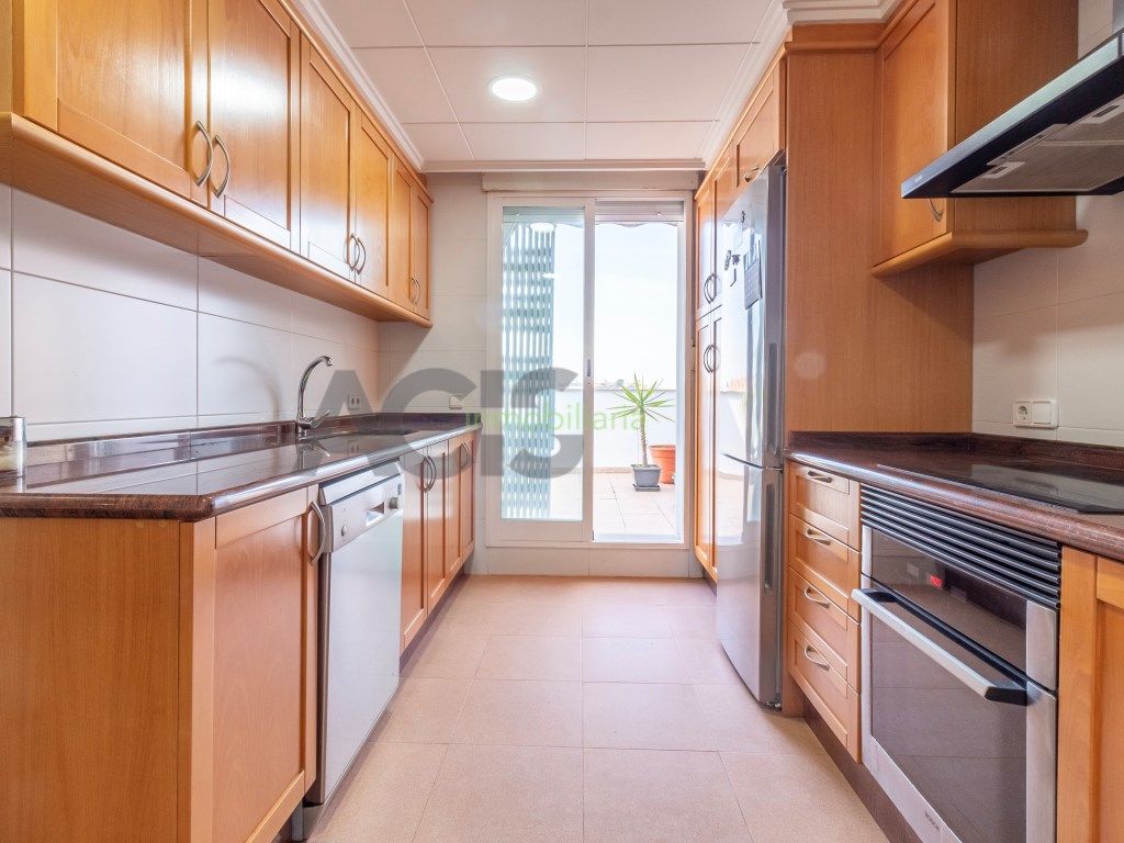 Cuina de Àtic de lloguer en L'Alcúdia amb Terrassa i Balcó