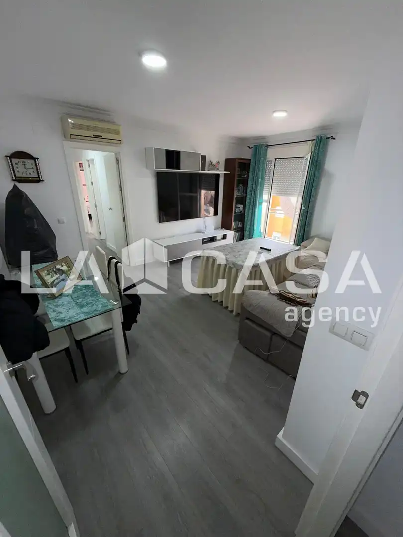 Sala d'estar de Pis en venda en Dos Hermanas amb Terrassa, Traster i Balcó