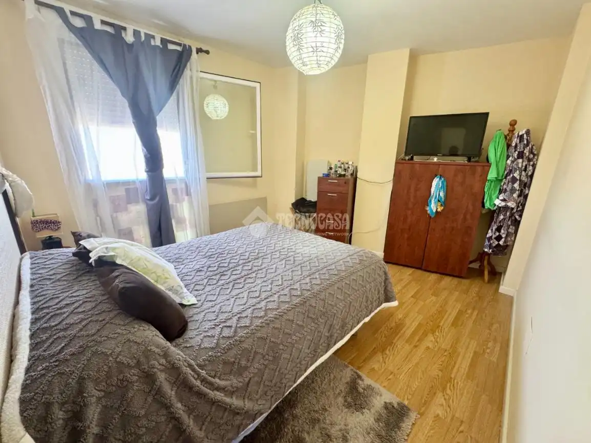 Schlafzimmer von Wohnung zum Verkauf in Humanes mit Klimaanlage, Heizung und Abstellraum