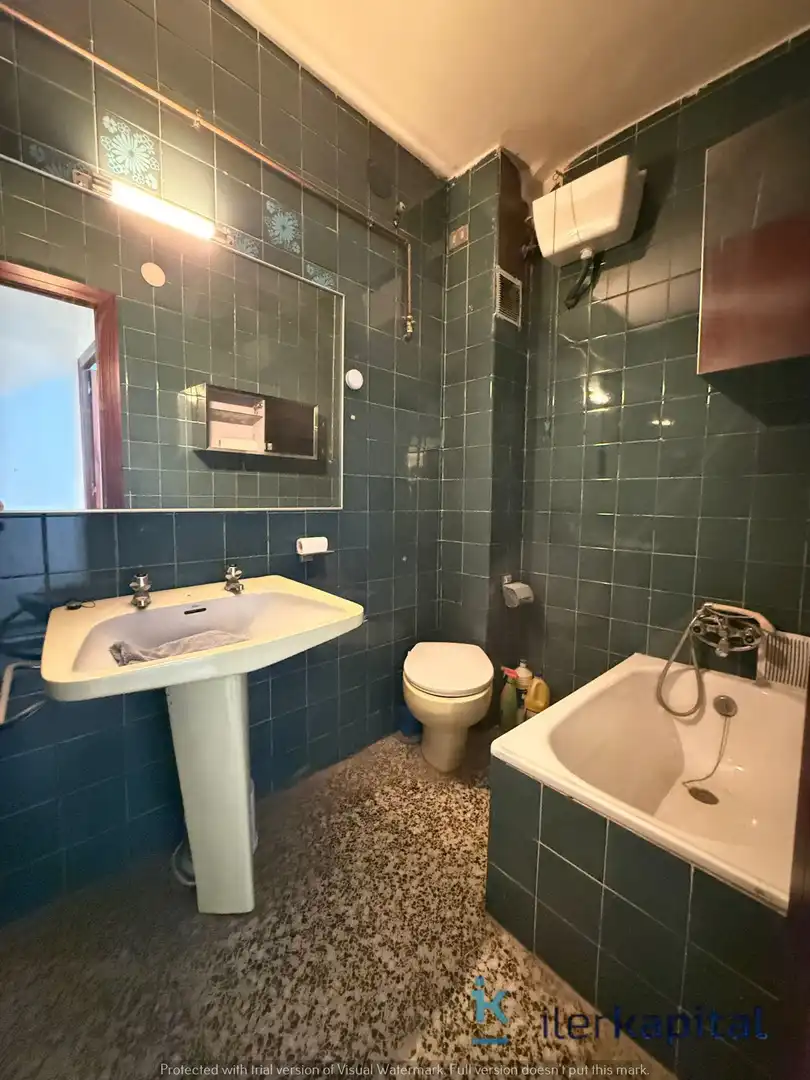 Badezimmer von Wohnung zum Verkauf in Lleida mit Klimaanlage und Abstellraum