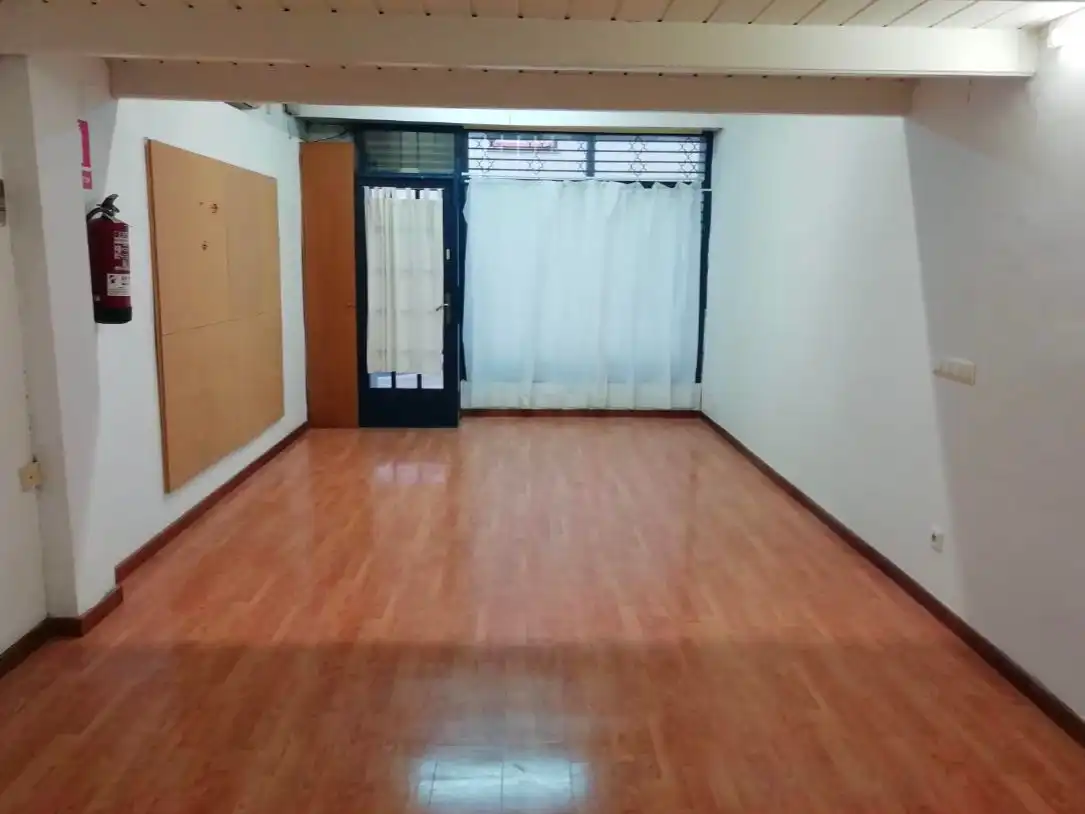 Business premises to rent in Badó 12, imagen 3