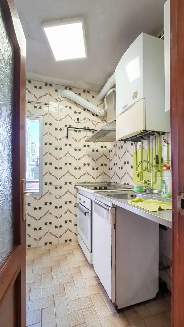 Cocina de Piso en venta en Madrid con Calefacción, Terraza y Amueblado