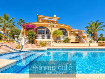 Casa con balcón en venta en SOLA