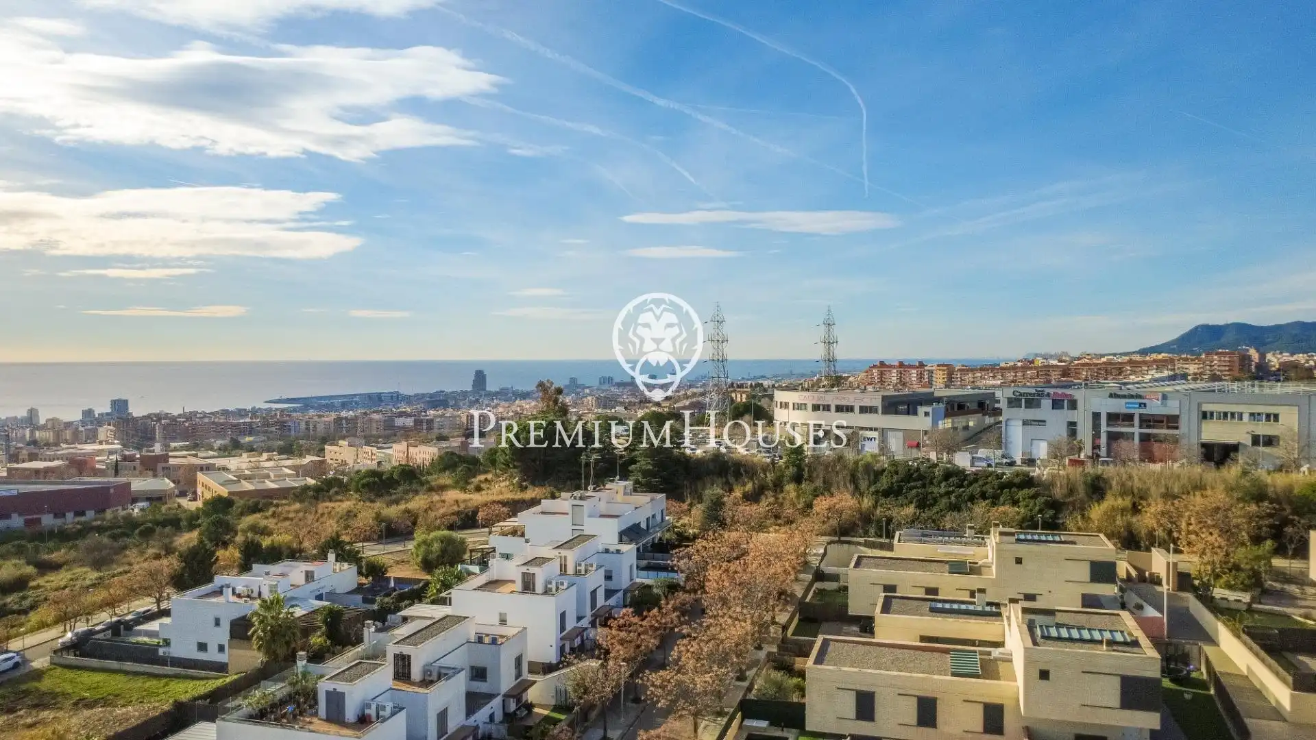 Vista exterior de Casa o xalet en venda en Mataró amb Aire condicionat, Parquet i Piscina