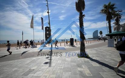 Vista exterior de Pis en venda en  Barcelona Capital amb Terrassa i Balcó