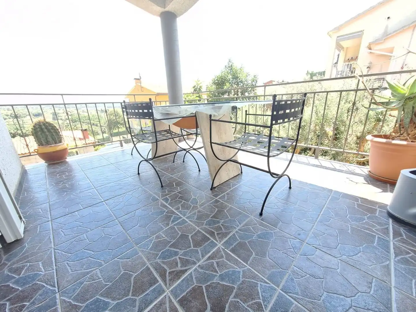 Terrasse von Country house zum Verkauf in Santa Eulàlia de Ronçana mit Klimaanlage, Privatgarten und Terrasse