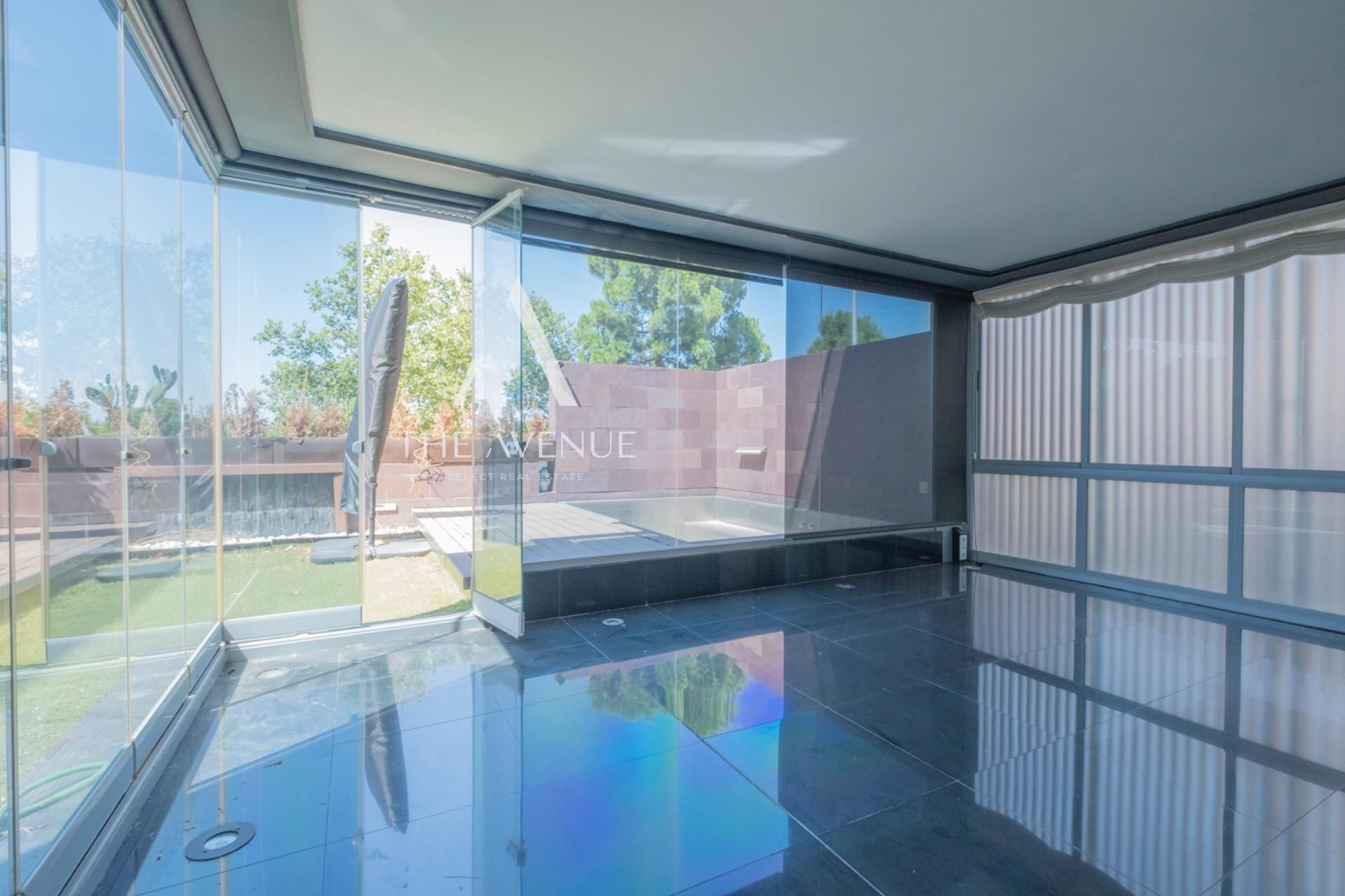 Planta baixa en venda en La Moraleja amb Aire condicionat, Calefacció i Jardí privat