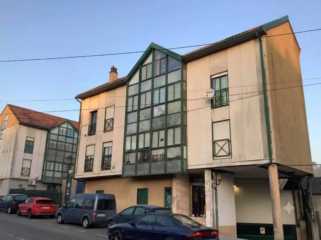 Vista exterior de Piso en venta en Ames con Trastero