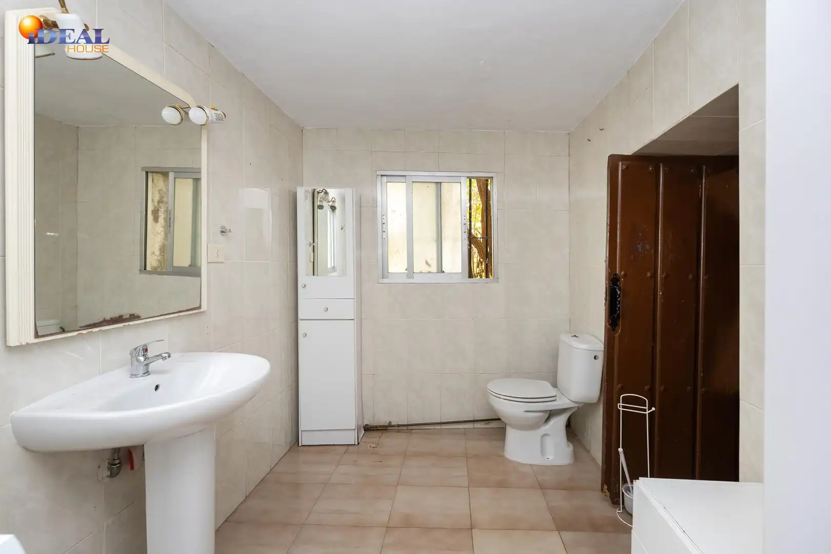 Badezimmer von Country house zum Verkauf in Dílar mit Privatgarten