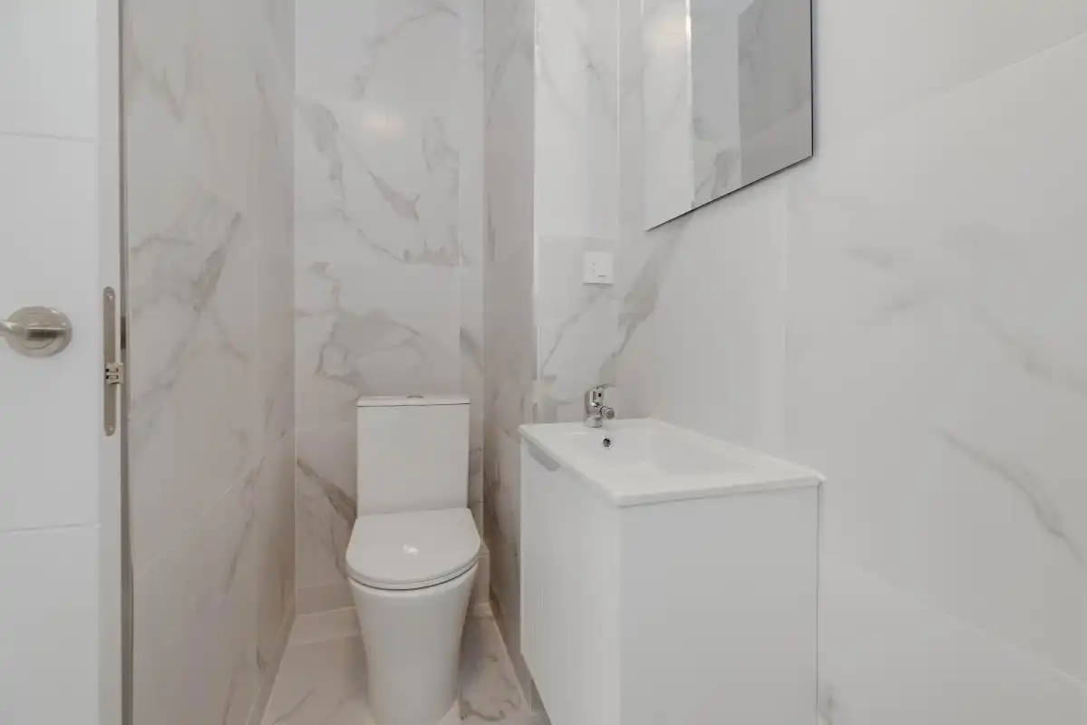 Baño de Estudio en venta en Benalmádena con Calefacción, Jardín privado y Piscina