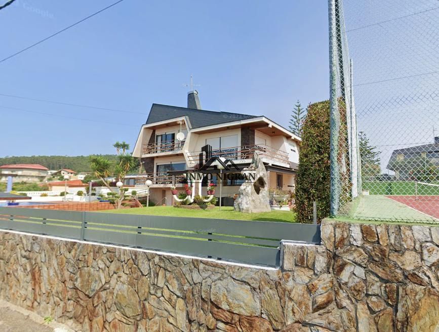 Vista exterior de Casa o xalet de lloguer en Nigrán amb Calefacció, Jardí privat i Traster