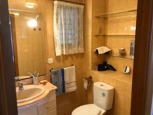 Badezimmer von Wohnung zum Verkauf in Valencia mit Klimaanlage, Heizung und Parkett