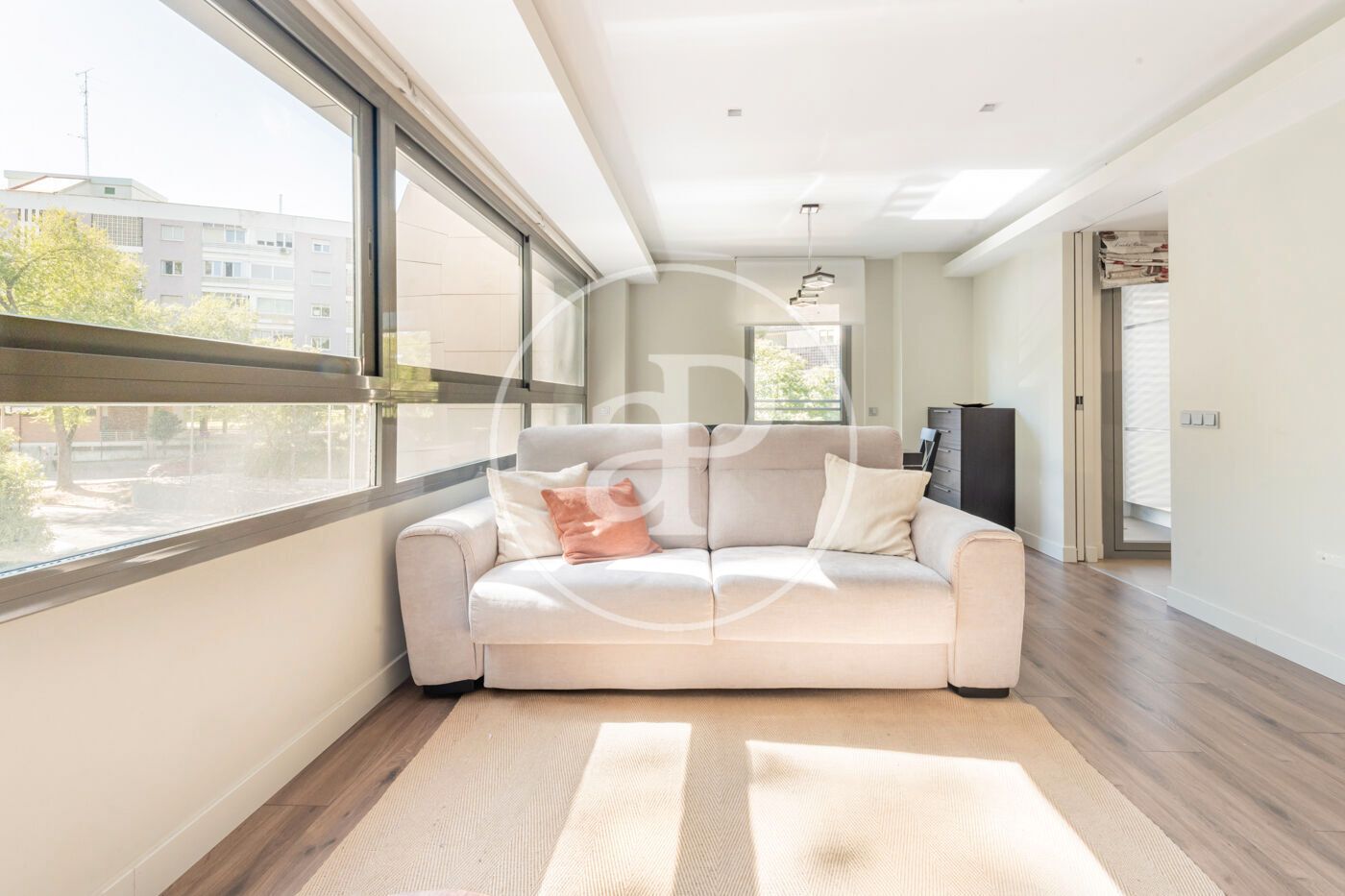 Sala d'estar de Pis en venda en  Madrid Capital amb Aire condicionat, Calefacció i Jardí privat