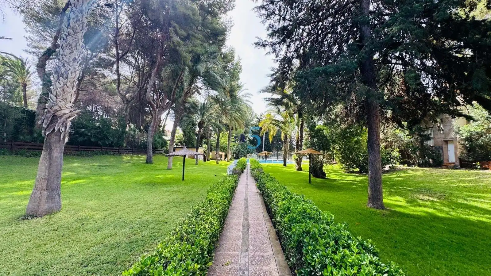 Jardí de Casa o xalet en venda en Orihuela amb Aire condicionat, Terrassa i Traster