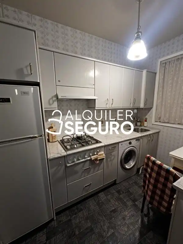 Cocina de Piso de alquiler en Madrid con Calefacción y Amueblado