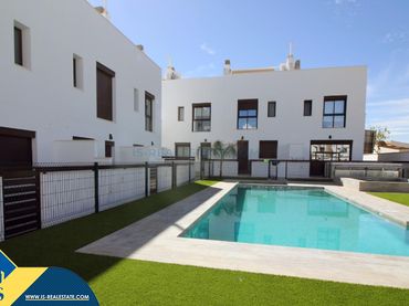 Casa con piscina en venta en Pilar de la Horadada ciudad