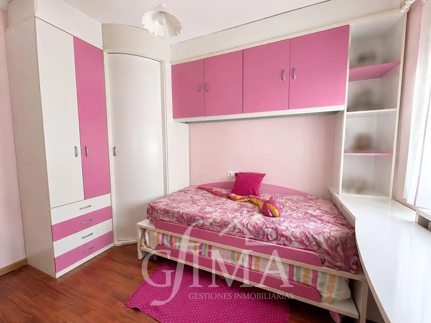 Habitación de Casa adosada en venta en Tomelloso con Calefacción, Trastero y Amueblado