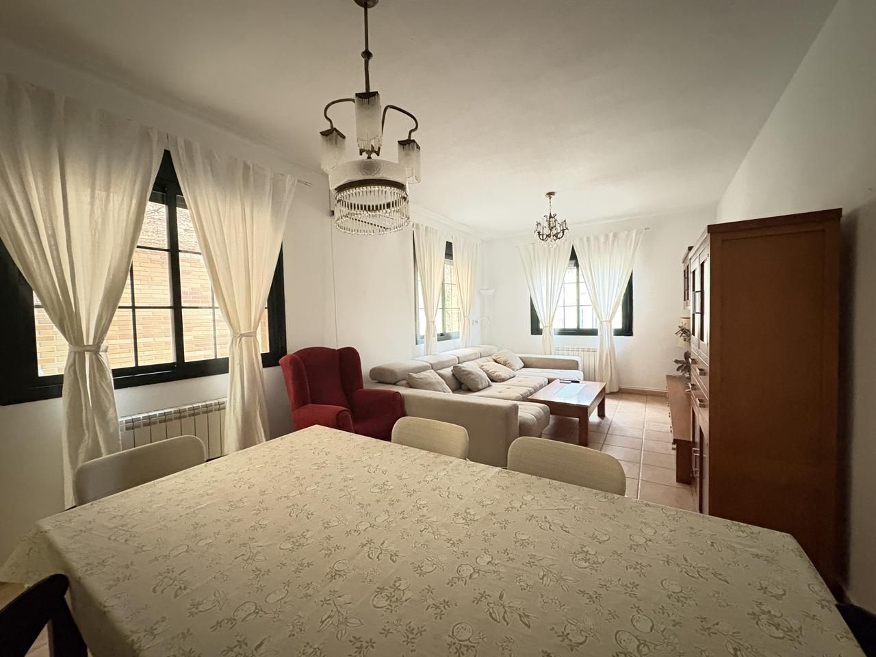 Sala d'estar de Casa o xalet de lloguer en Argés amb Calefacció, Jardí privat i Terrassa