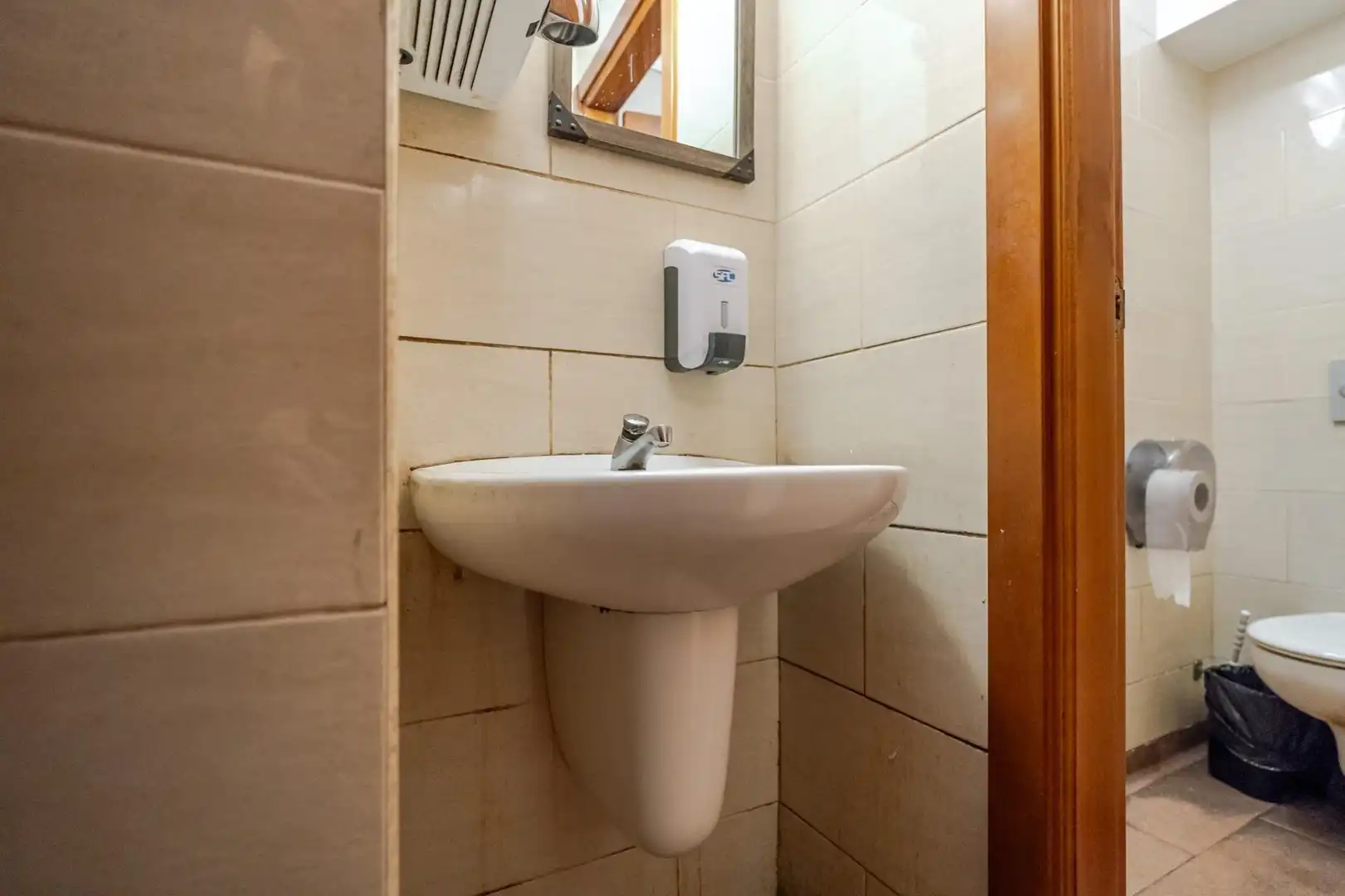 Baño de Local en traspaso en Santa Lucía de Tirajana con Aire acondicionado y Amueblado