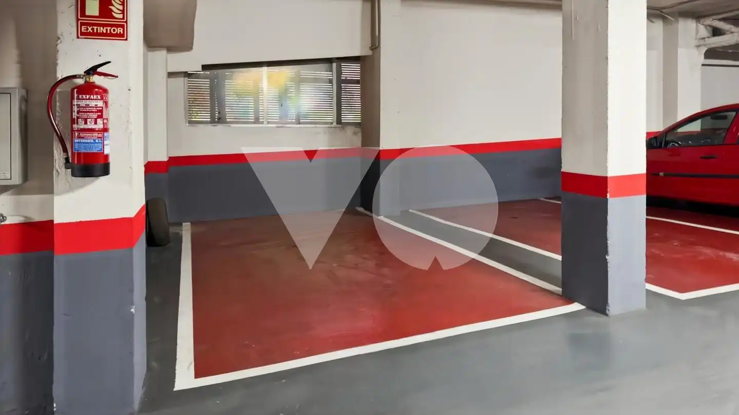 Aparcament de Pis en venda en Madrid amb Calefacció, Traster i Piscina
