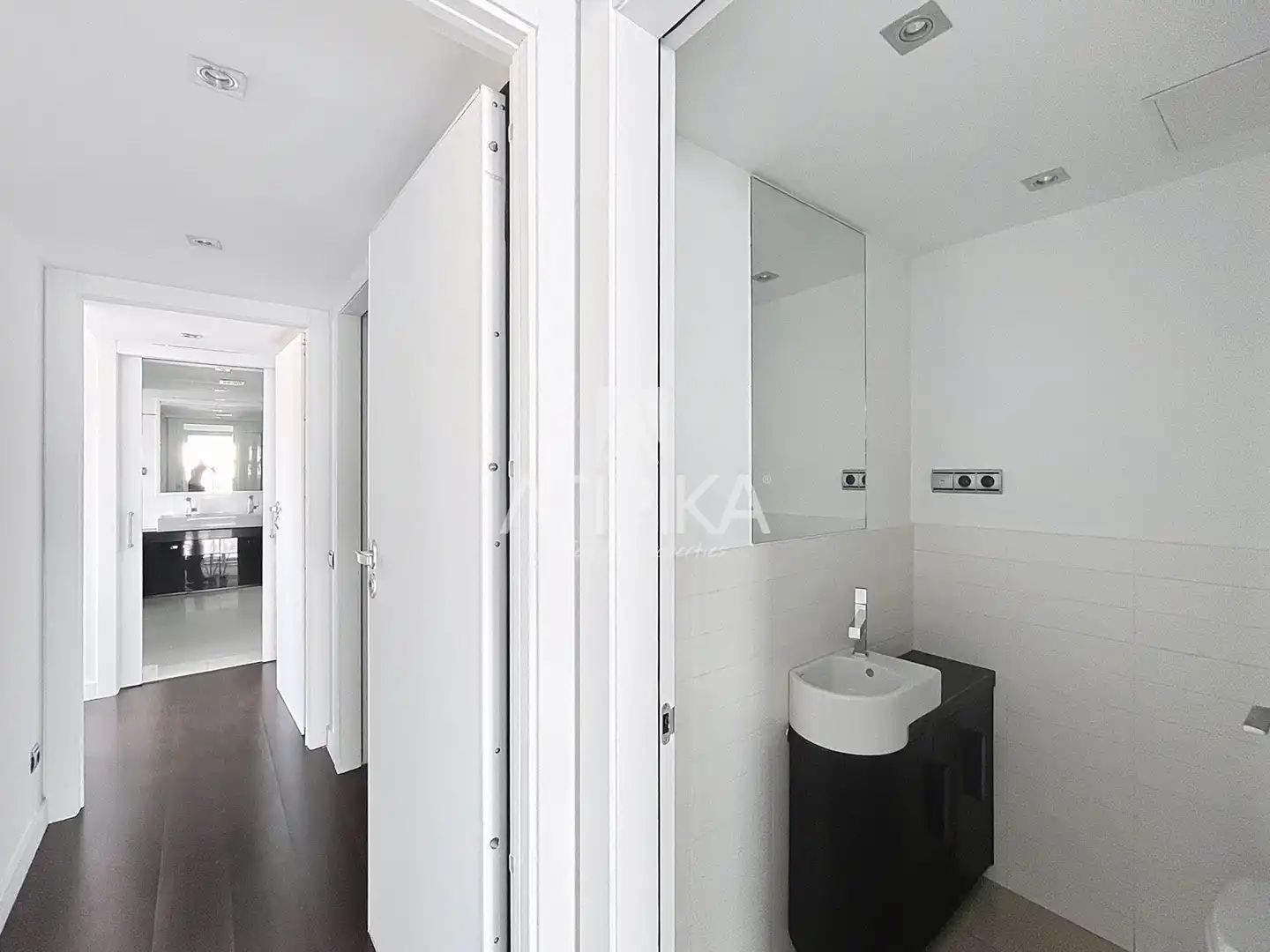Baño de Ático en venta en Barcelona con Aire acondicionado, Parquet y Terraza