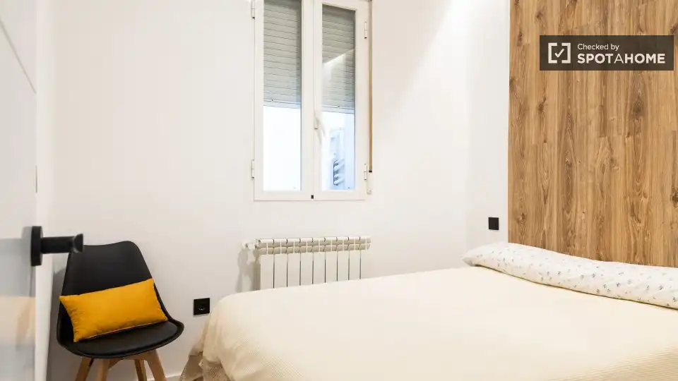Bedroom of Flat for rent in Madrid  with Air Conditioner, Heating and Furnished