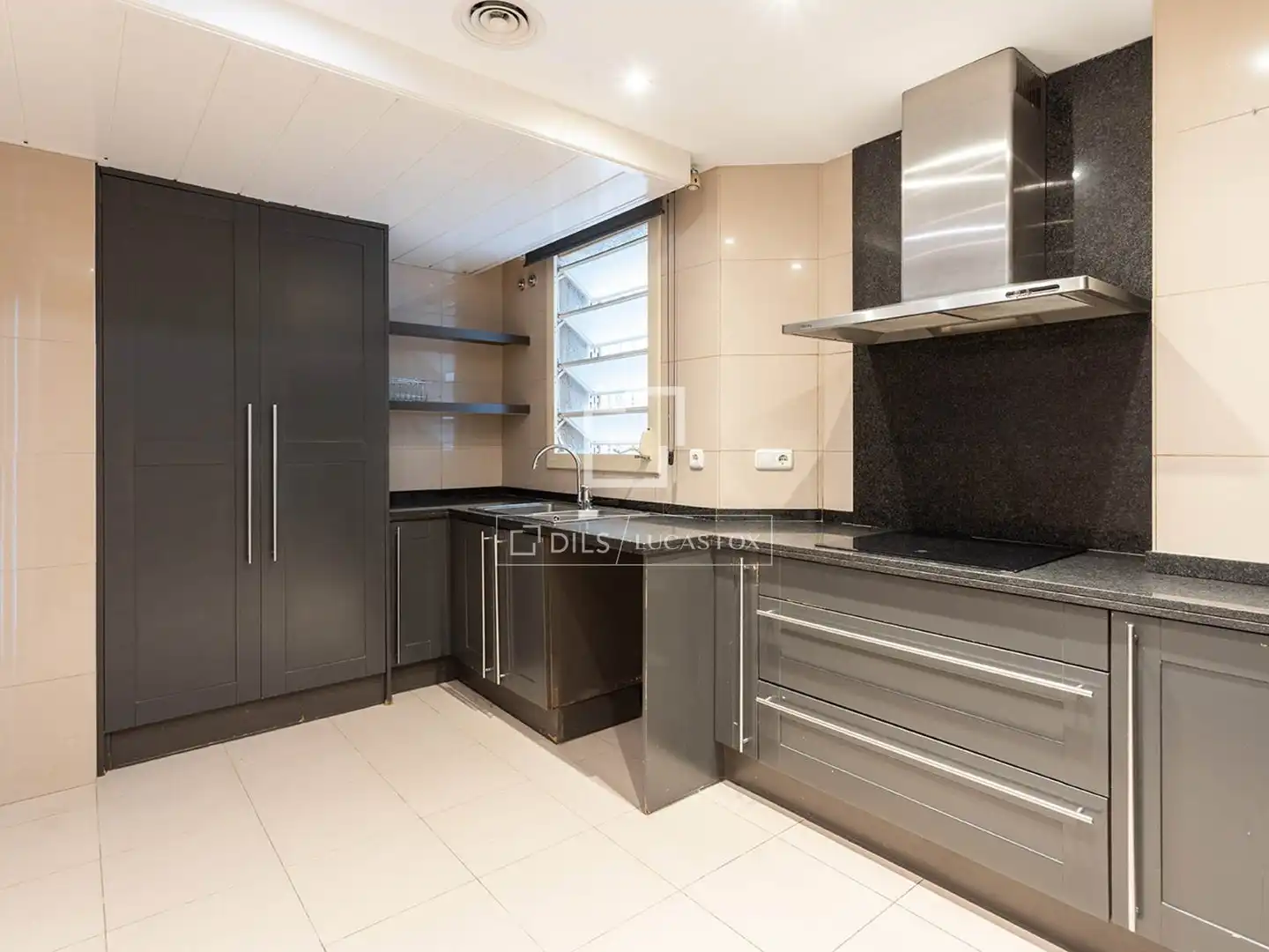 Cuina de Pis en venda en Barcelona amb Aire condicionat, Calefacció i Parquet