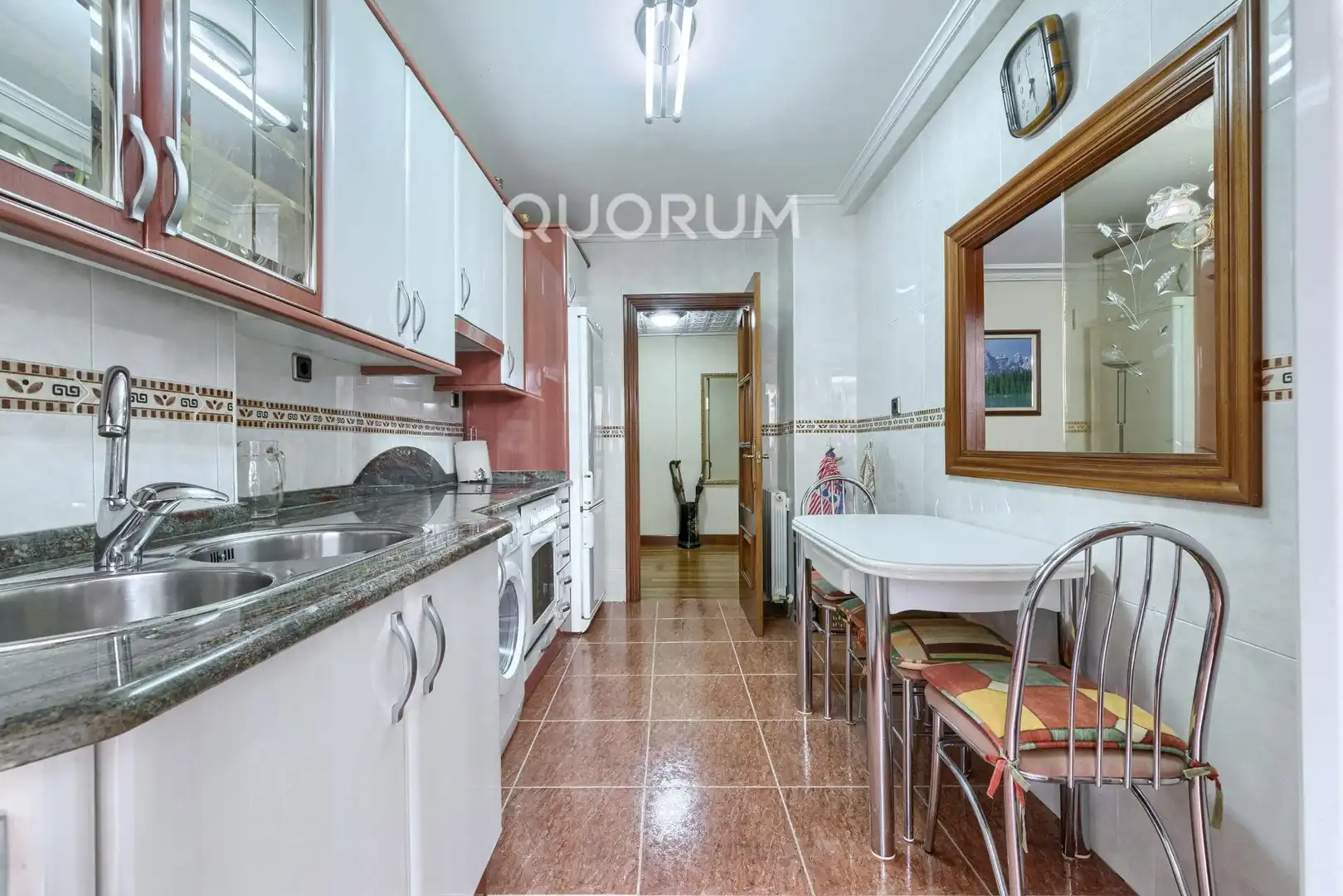 Piso con terraza en venta en Centro - Ariz - Uribarri, imagen 3
