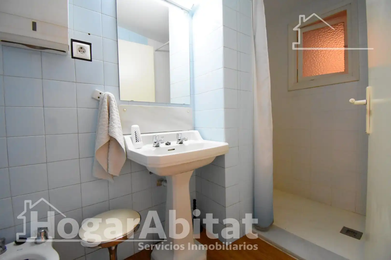 Badezimmer von Wohnung zum Verkauf in Oliva mit Klimaanlage, Heizung und Parkett