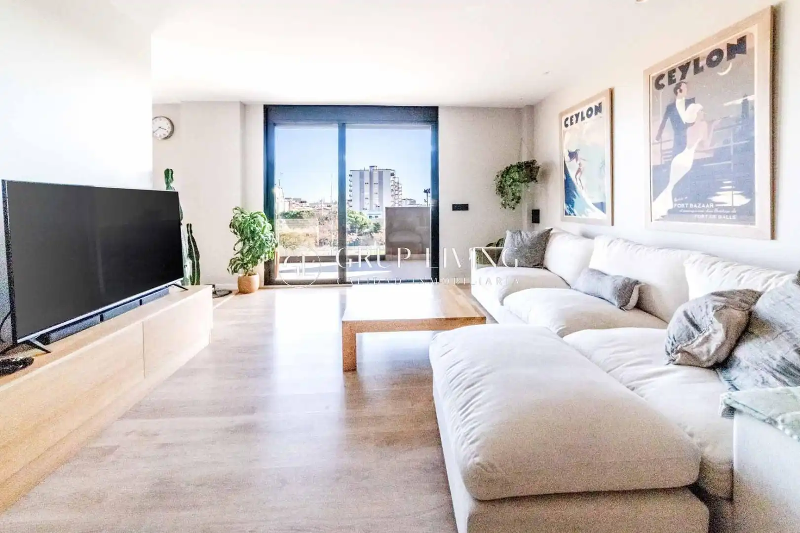 Vista exterior de Pis en venda en Sitges amb Calefacció, Jardí privat i Terrassa