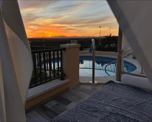 Piscina de Casa adosada en venda en Elche / Elx amb Aire condicionat, Terrassa i Piscina