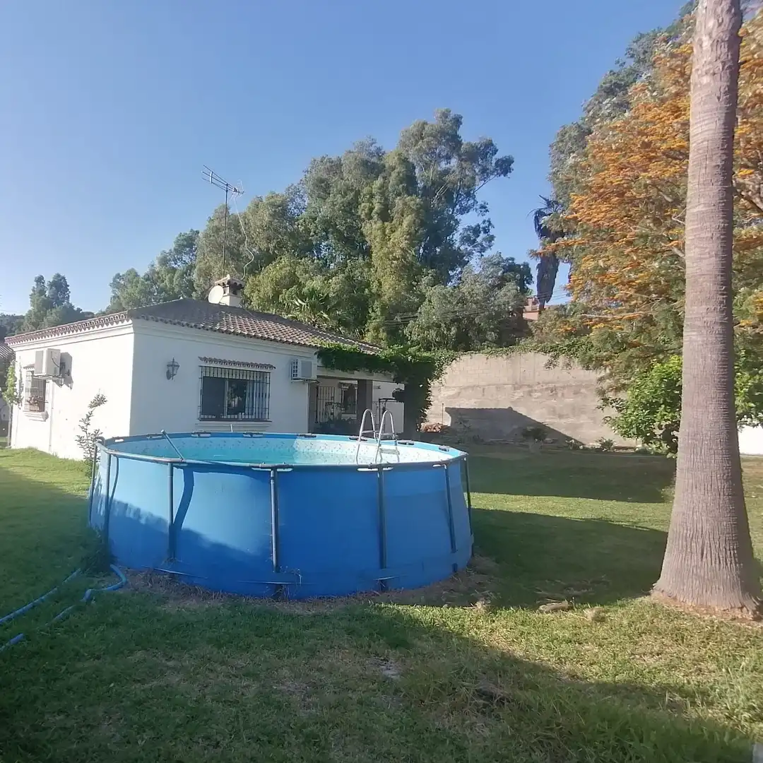 Piscina de Casa o xalet en venda en Algeciras amb Jardí privat
