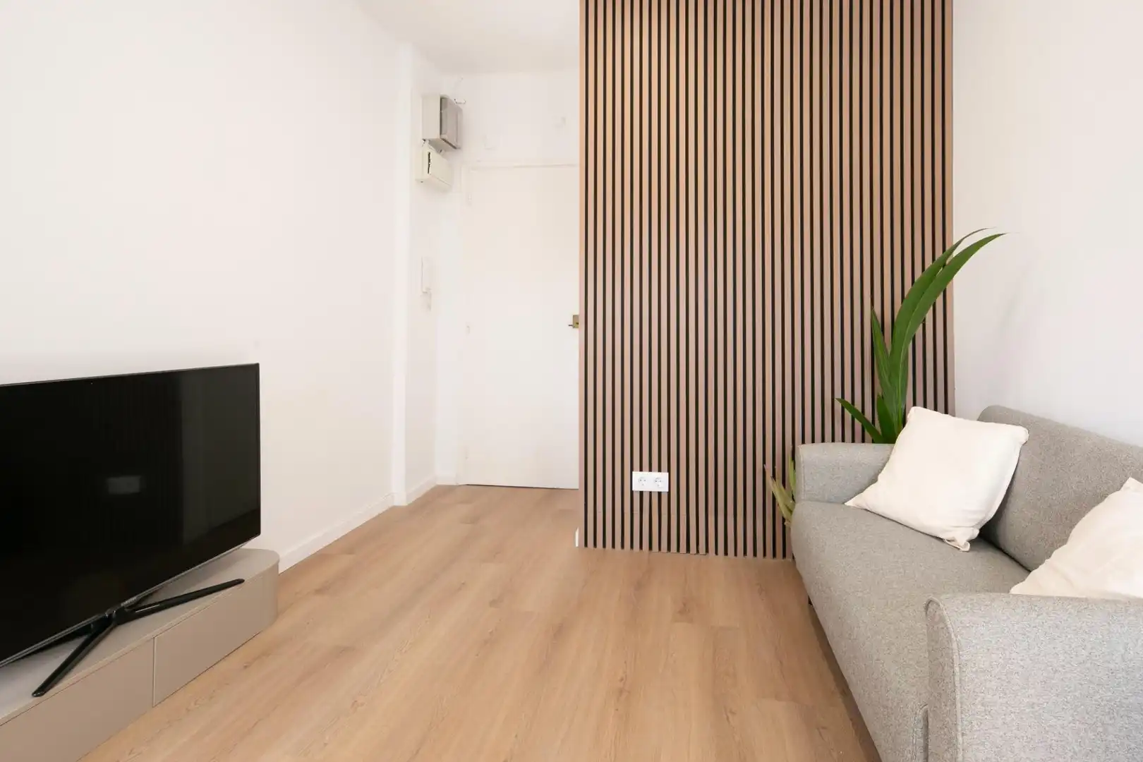 Sala d'estar de Pis de lloguer en L'Hospitalet de Llobregat amb Aire condicionat, Parquet i Moblat