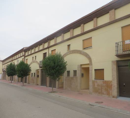 Casa adosada en Venta en C/ Juan Antonio García en Nuez de Ebro