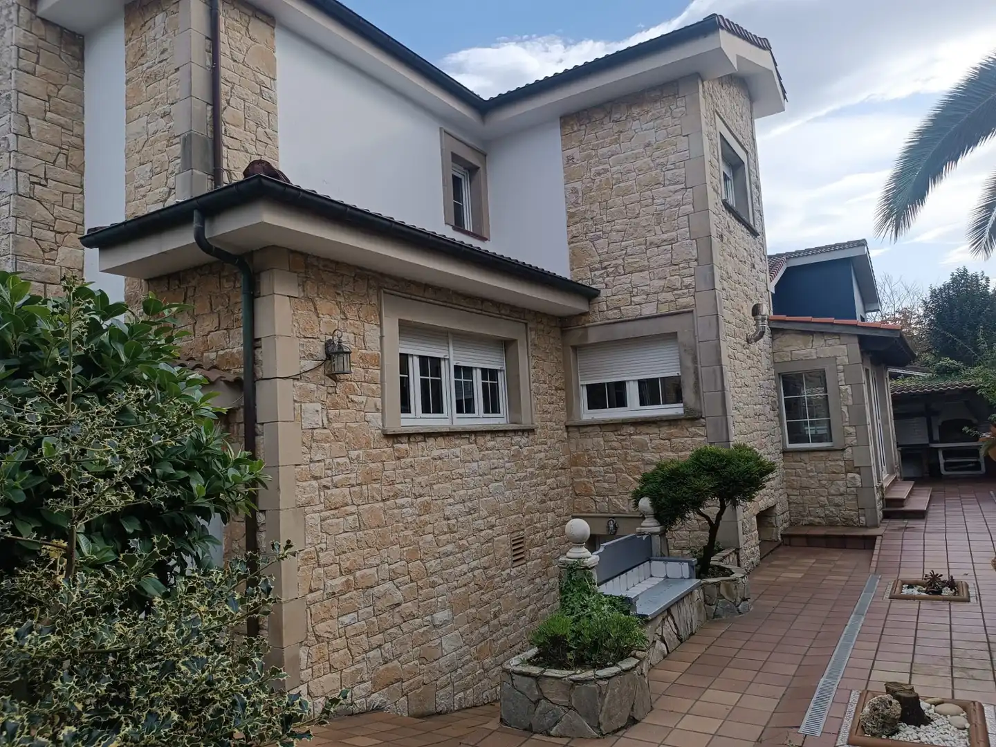 Vista exterior de Casa o chalet en venta en Castrillón con Calefacción, Jardín privado y Parquet