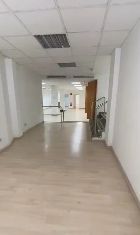 Local comercial de lloguer a Avinguda Oscar Espla 15, imagen 2