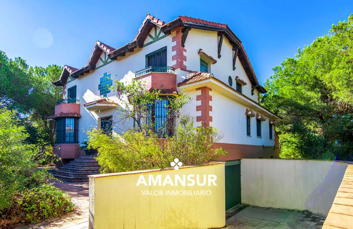 Chalet con piscina en venta en Calle Peral, imagen 2
