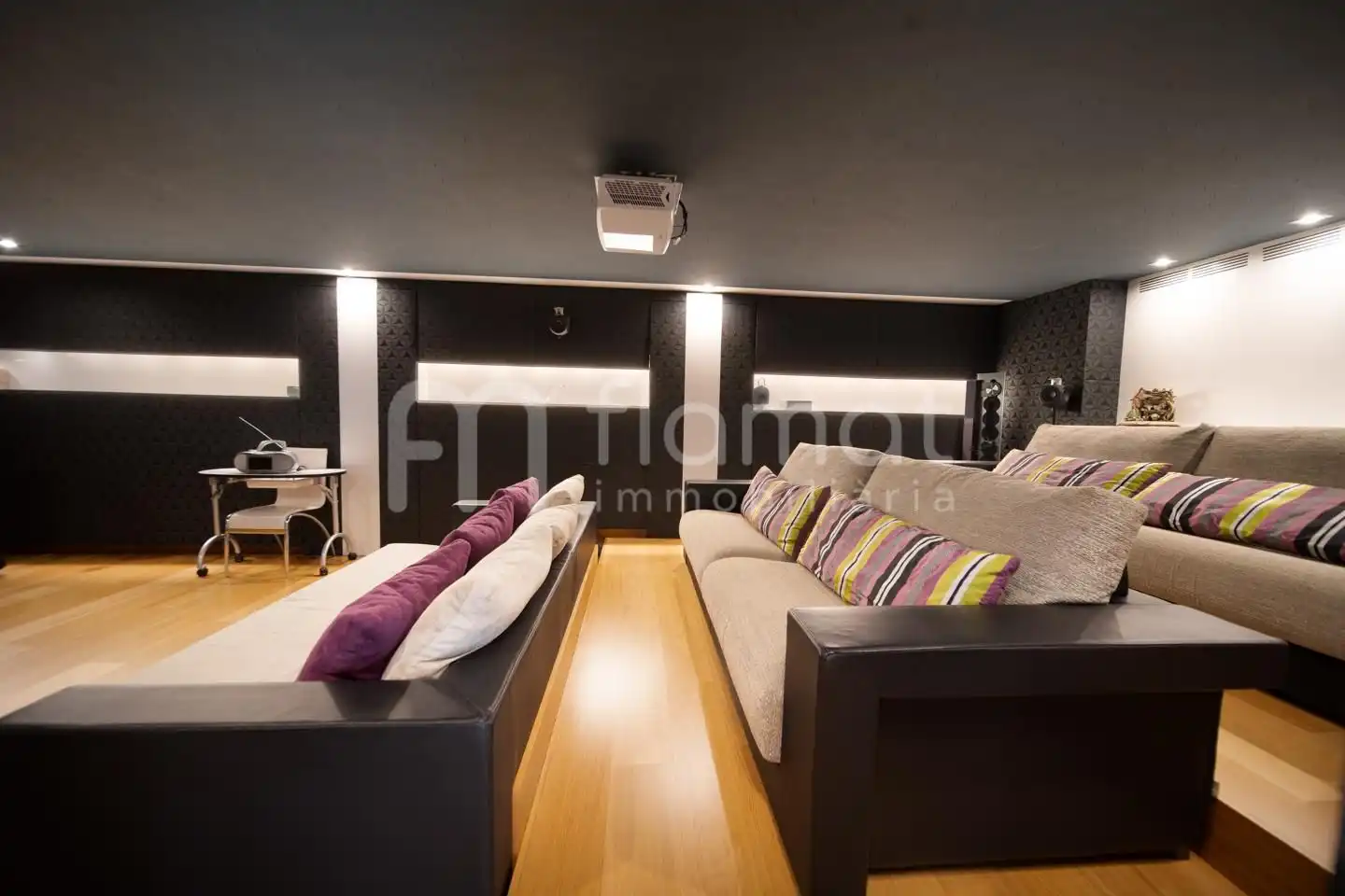 Sala d'estar de Casa o xalet en venda en Sabadell amb Piscina