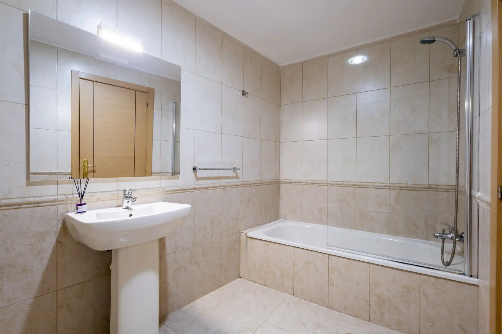 Baño de Piso de alquiler en Santa Cruz de Tenerife con Terraza y Amueblado