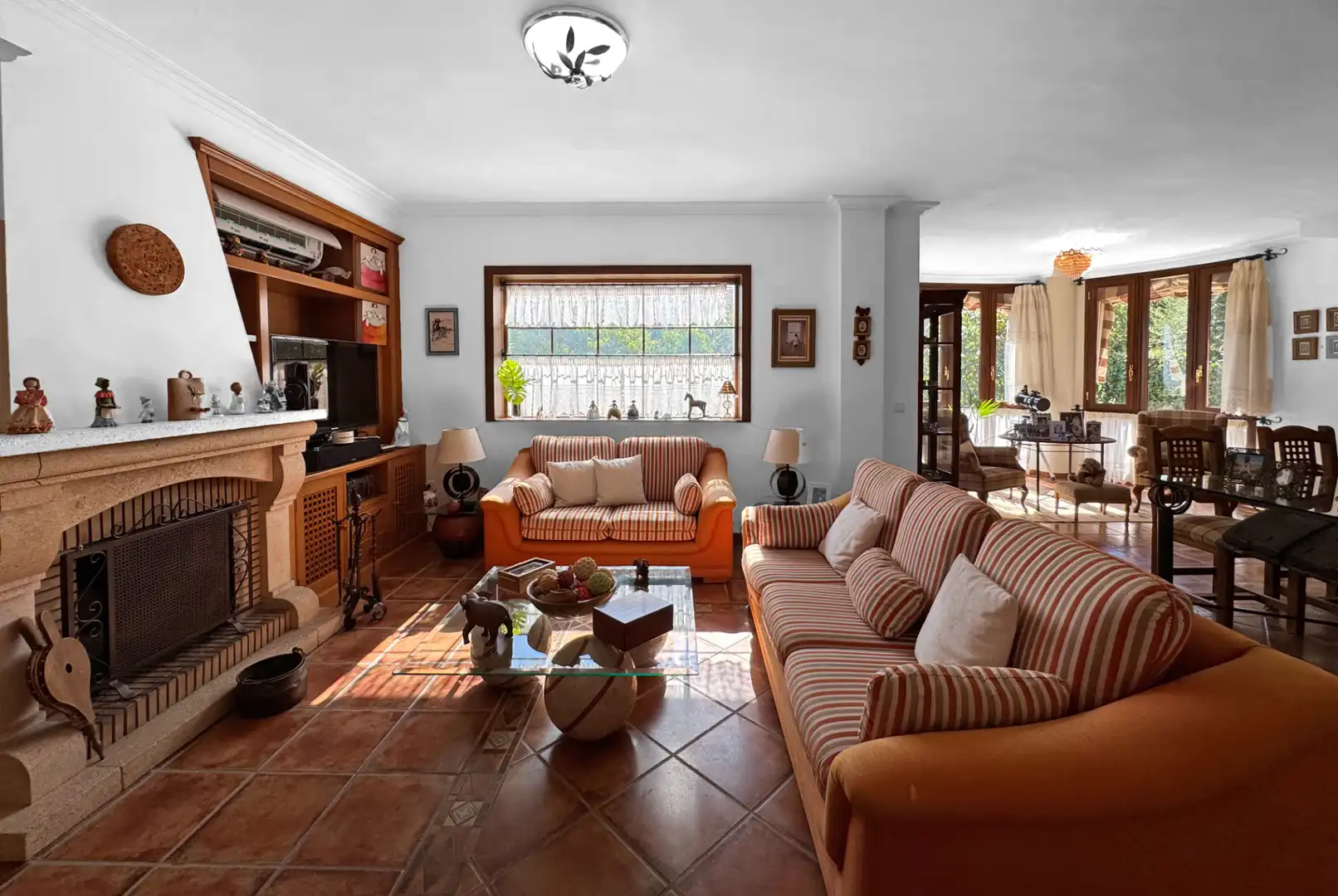 Sala d'estar de Casa o xalet en venda en Alhaurín de la Torre amb Aire condicionat, Calefacció i Jardí privat