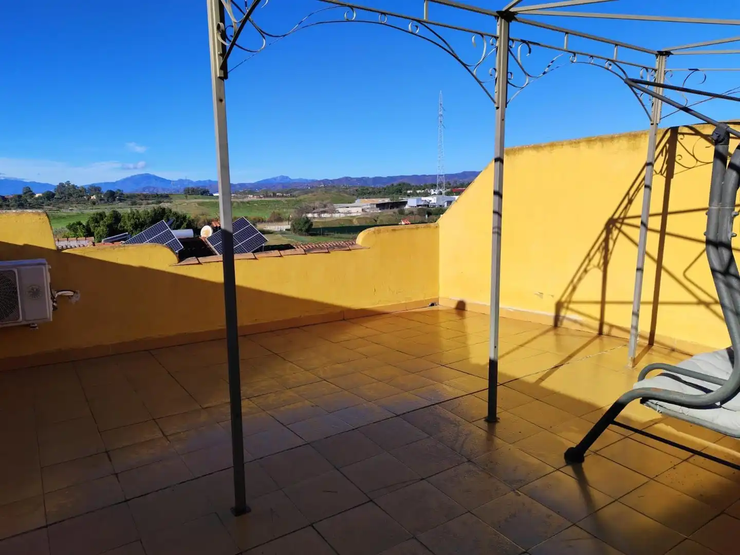 Terrassa de Casa adosada en venda en Málaga amb Aire condicionat, Calefacció i Jardí privat