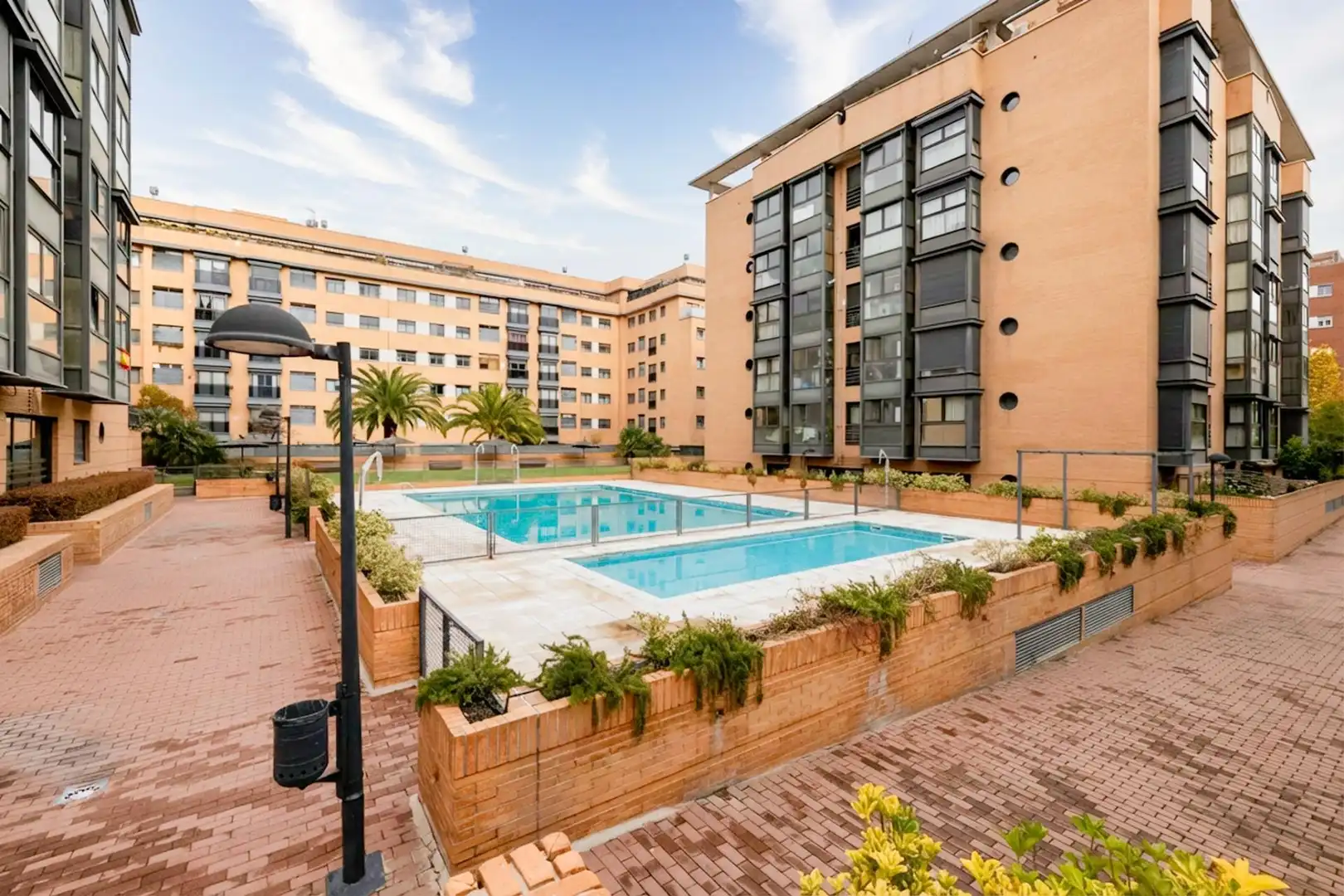 Piscina de Piso en venta en Madrid con Aire acondicionado, Calefacción y Jardín privado