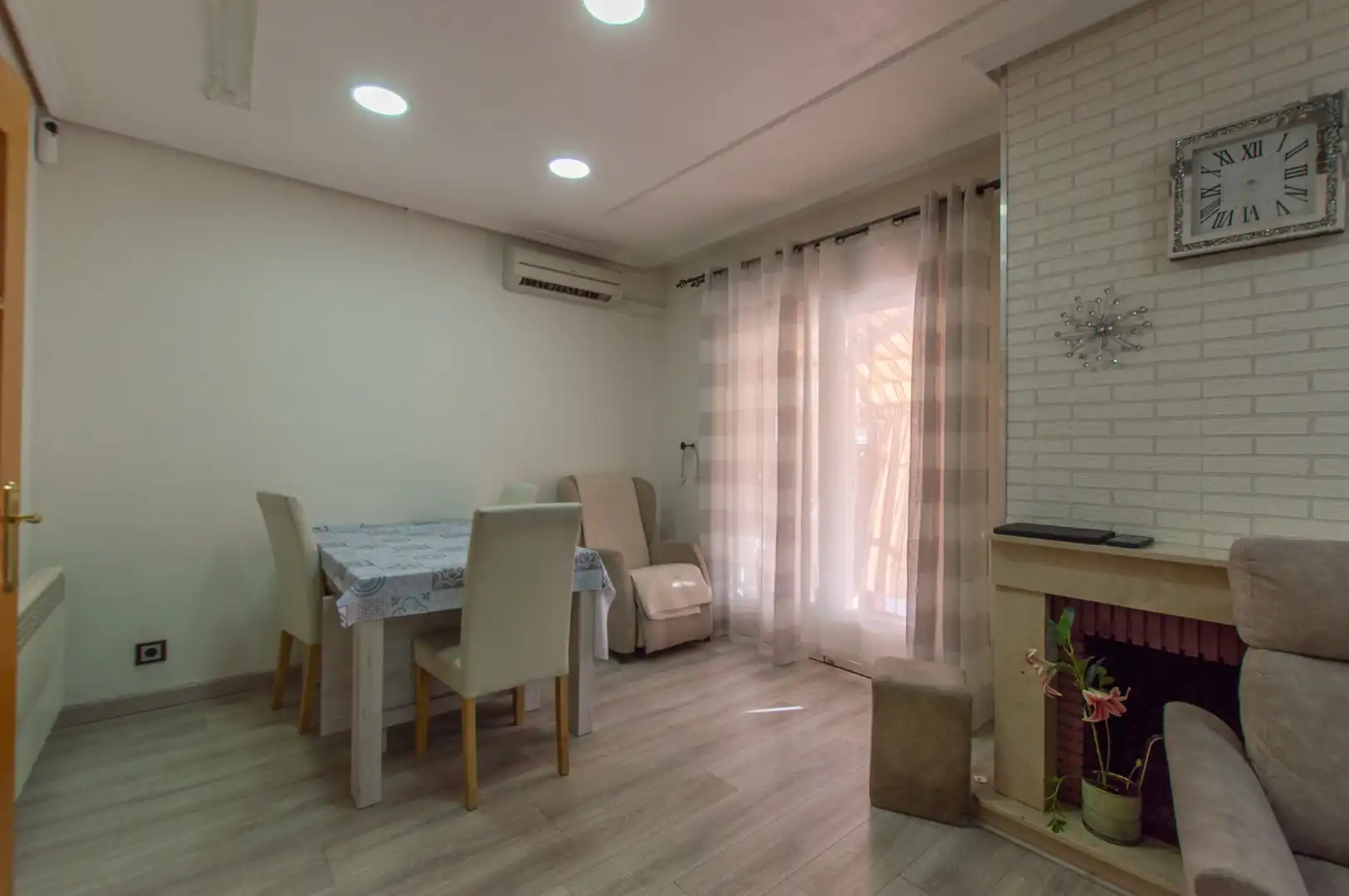 Comedor de Casa adosada en venta en Alcalá de Henares con Aire acondicionado, Calefacción y Terraza