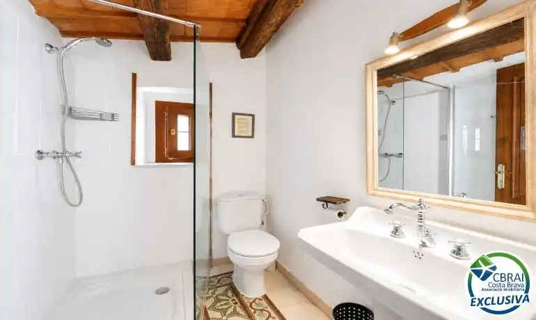 Baño de Finca rústica en venta en Fortià con Aire acondicionado, Calefacción y Terraza